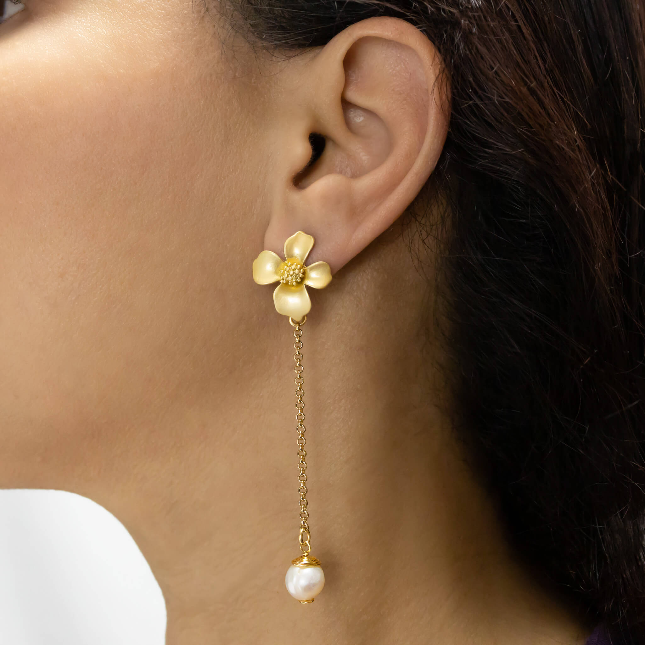 The Chloe earrings on a model. Freshwater pearl drop earrings. Gold-plated earrings. 