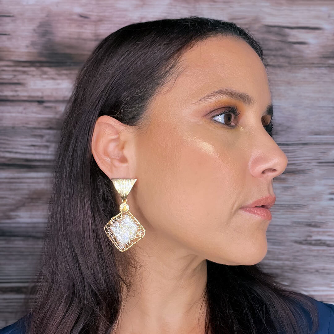 Model with Nisha earrings. These geometric earrings are 2.5 inches long. Gold and White earrings. Handmade with non-tarnish gold plated wire and baroque freshwater Pearl. Dangle Alambrismo Earrings. Hypoallergenic studs.